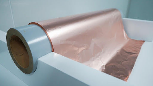 4Folha de cobre de bateria de lítio brilhante de dois lados de 0,5 μm